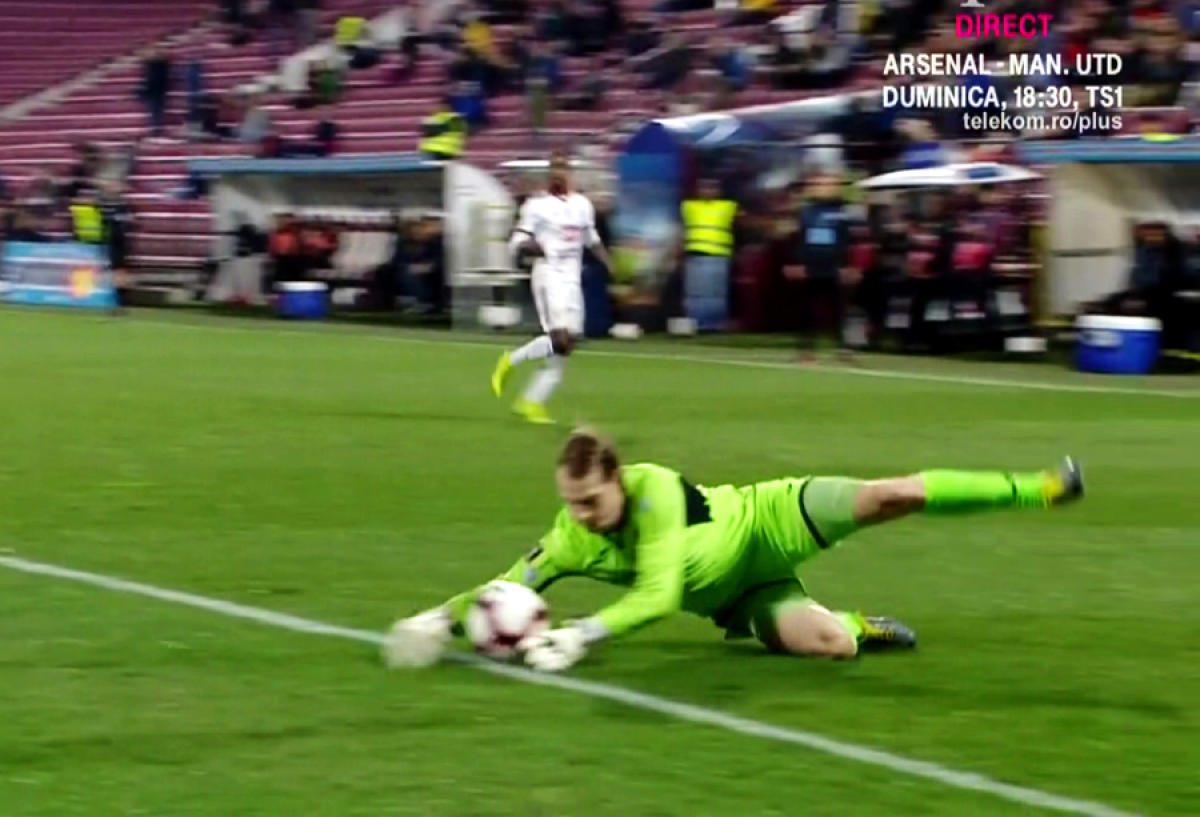 CFR CLUJ - SEPSI // FOTO A ieșit Arlauskis cu mingea din careu? Reluările au elucidat misterul