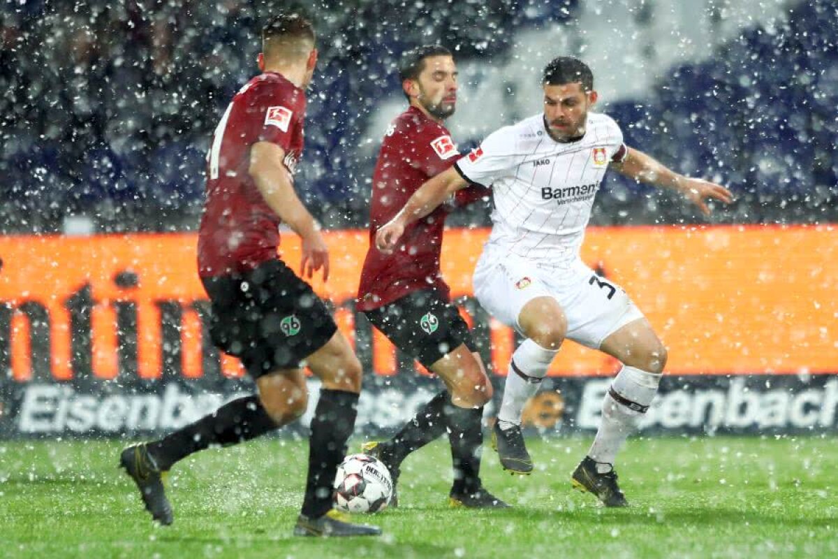 FOTO + VIDEO // HANNOVER - LEVERKUSEN // Imagini incredibile în Germania: meci întrerupt din cauza ninsorii abundente