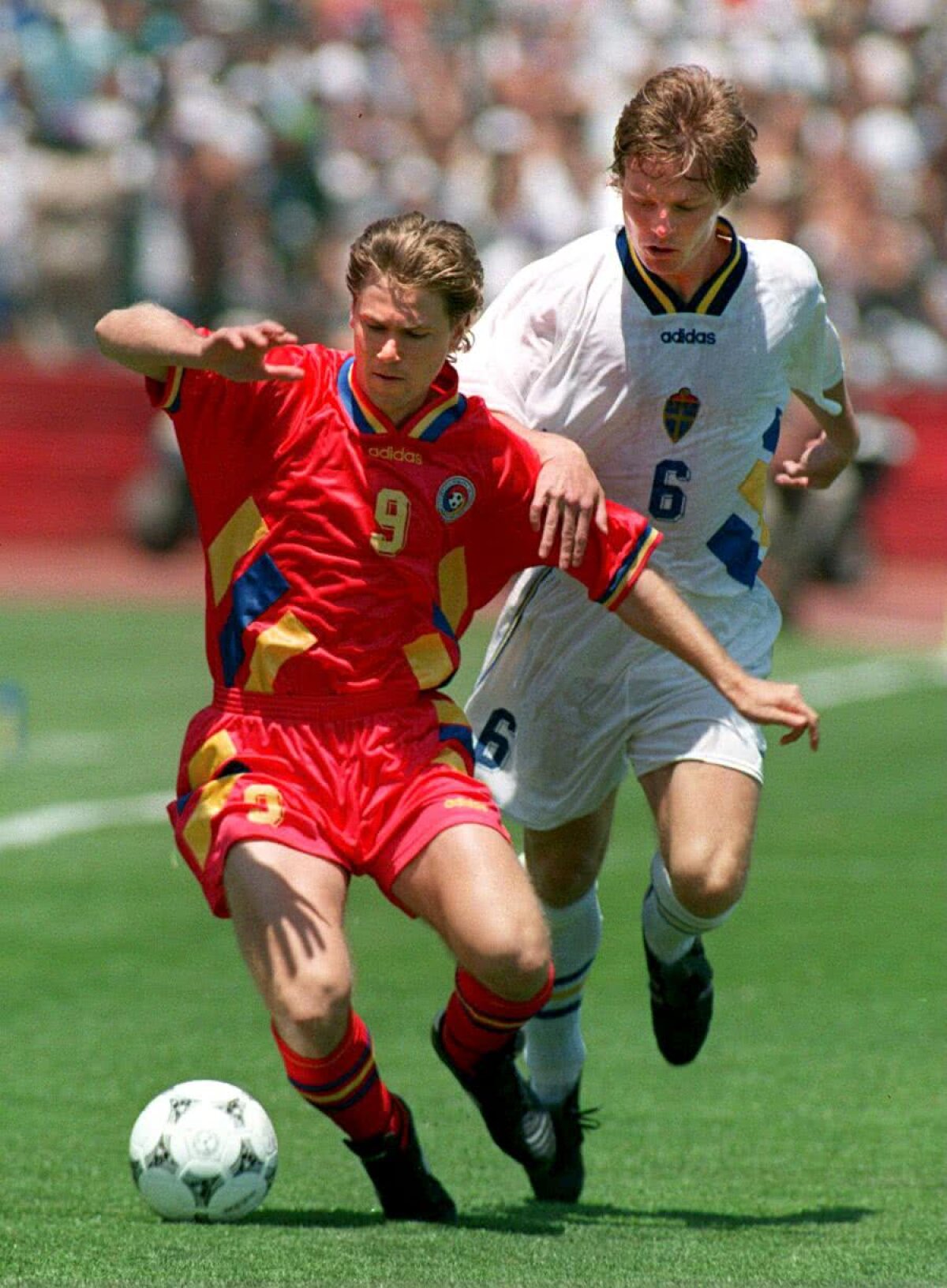 Îl mai țineți minte pe nesuferitul Ravelli? » După 25 de ani, ce fac acum jucătorii României și Suediei care s-au duelat în ”sfertul” CM 1994