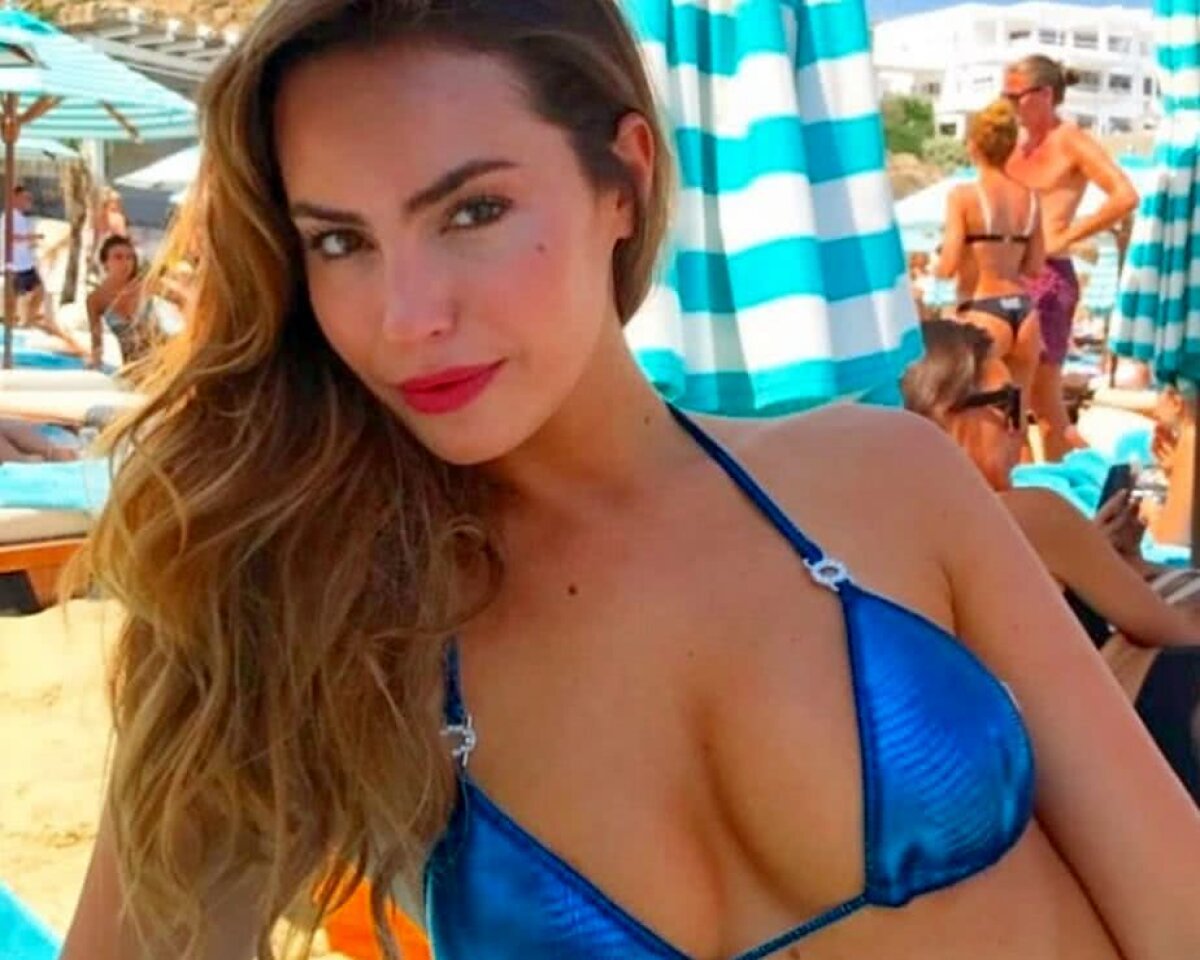 FOTO Îi consolează pe parizieni » Superba Audrey Bouetté a fost devastată după eșecul lui PSG cu Manchester United