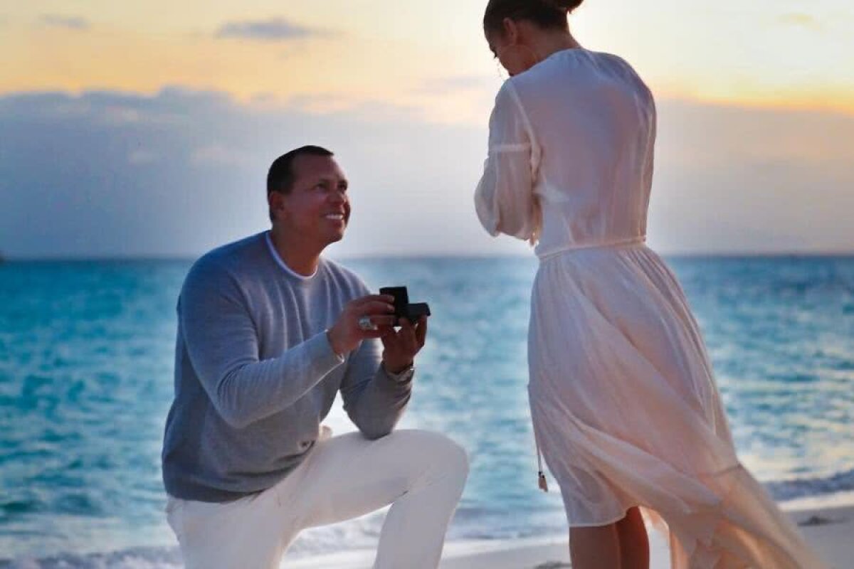 FOTO A înșelat-o pe Jennifer Lopez? La nici 24 de ore după ce a cerut-o, logodnicul artistei a fost acuzat deja de trădare