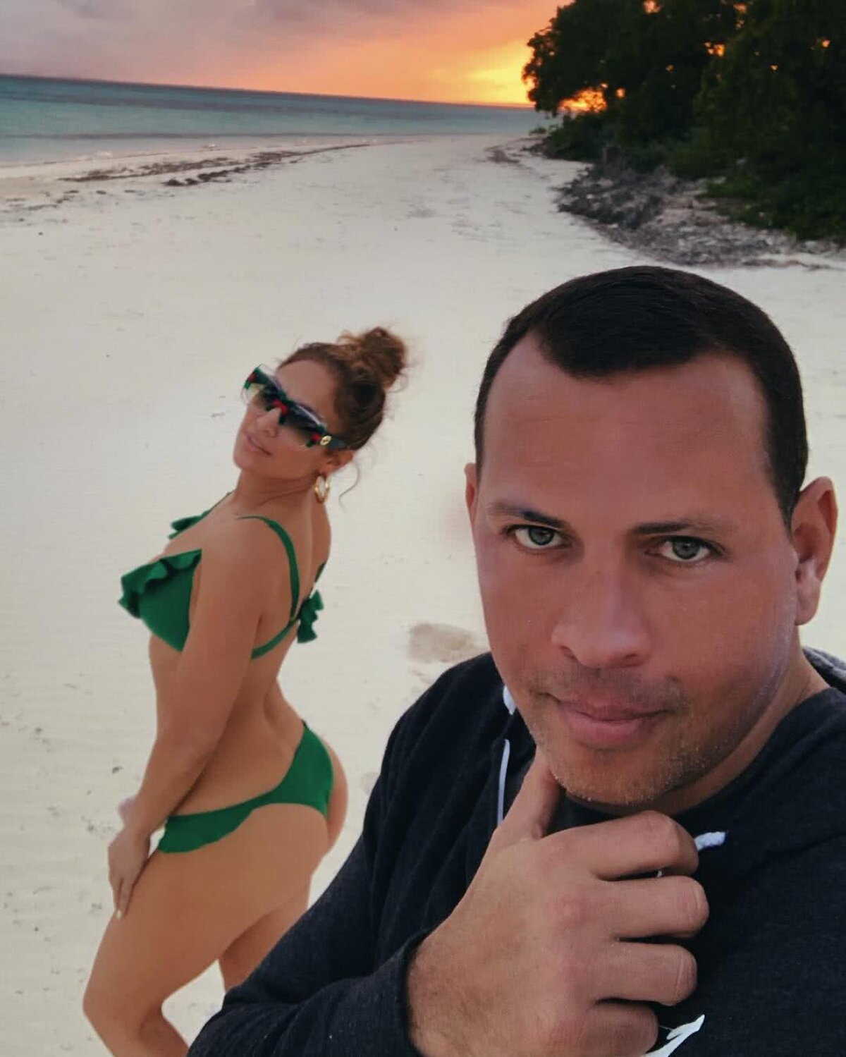 FOTO A înșelat-o pe Jennifer Lopez? La nici 24 de ore după ce a cerut-o, logodnicul artistei a fost acuzat deja de trădare