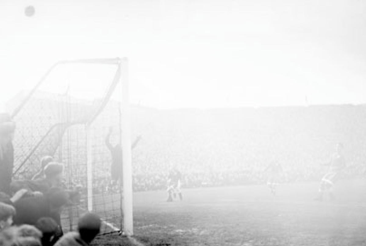 VIDEO Meciul care s-a jucat fără reguli: Arsenal contra unui adversar cu 15 jucători pe teren!