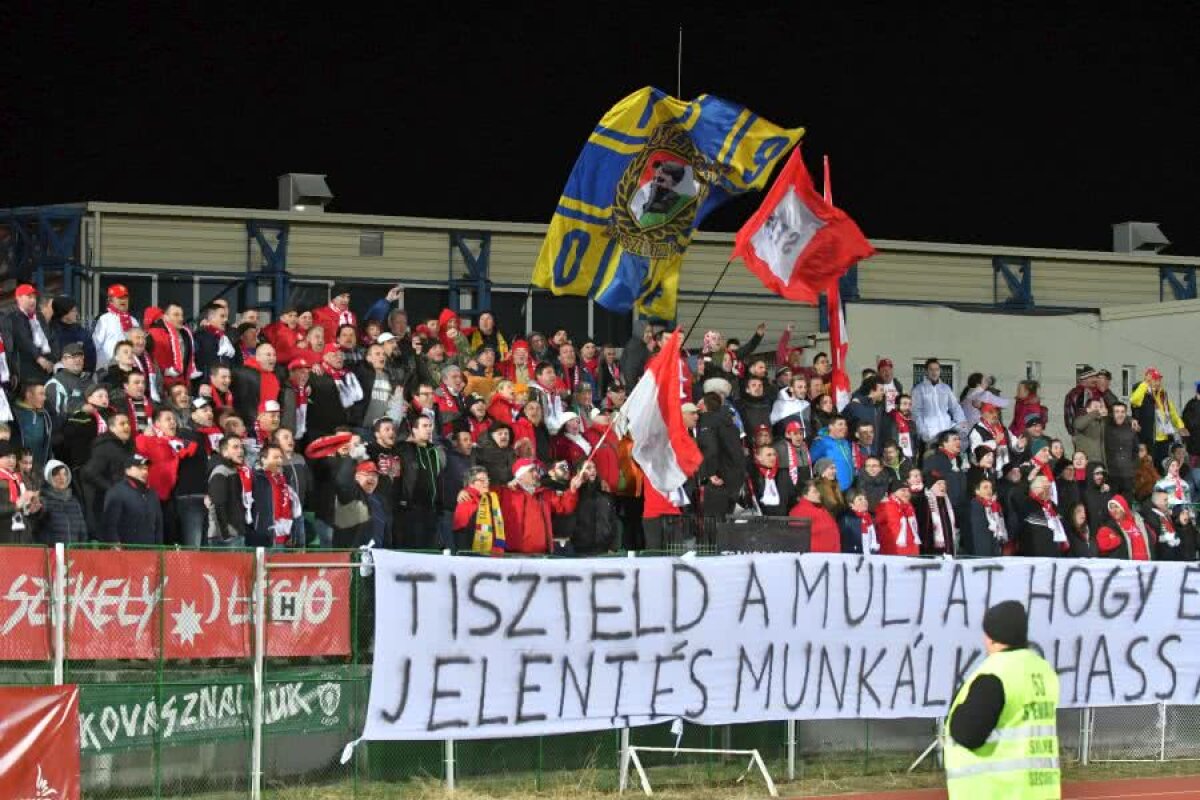 SEPSI - CS U CRAIOVA // Banner-ul afișat de fanii lui Sepsi de Ziua Maghiarilor de Pretutindeni la meciul împotriva Craiovei