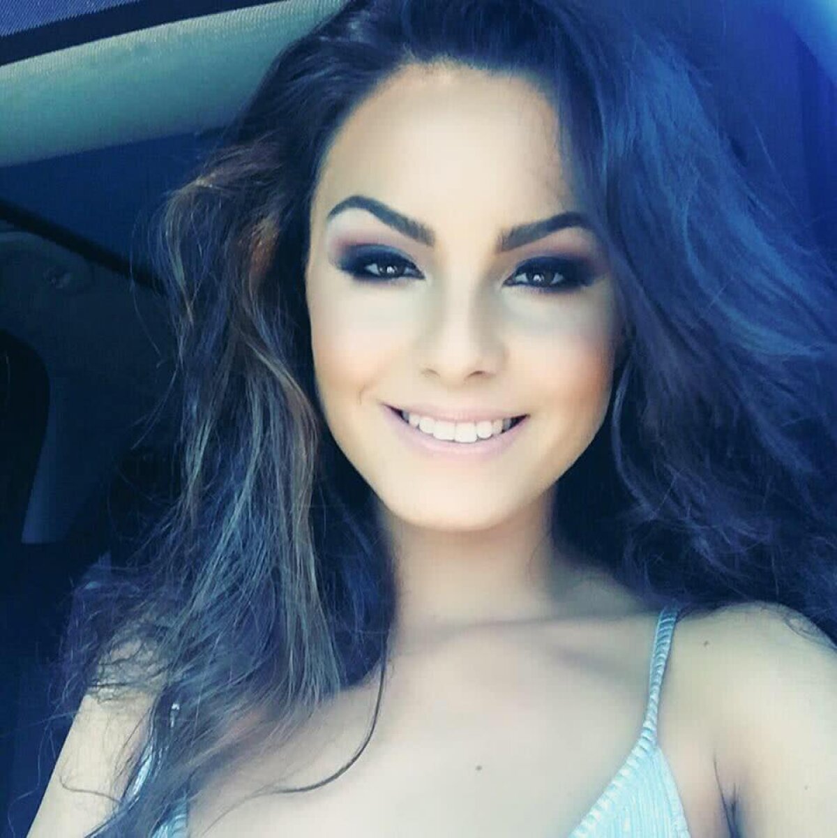 GALERIE FOTO Alexandra arată impecabil, iubește baschetul și tenisul, merge cu rolele prin parc și îi place să înoate