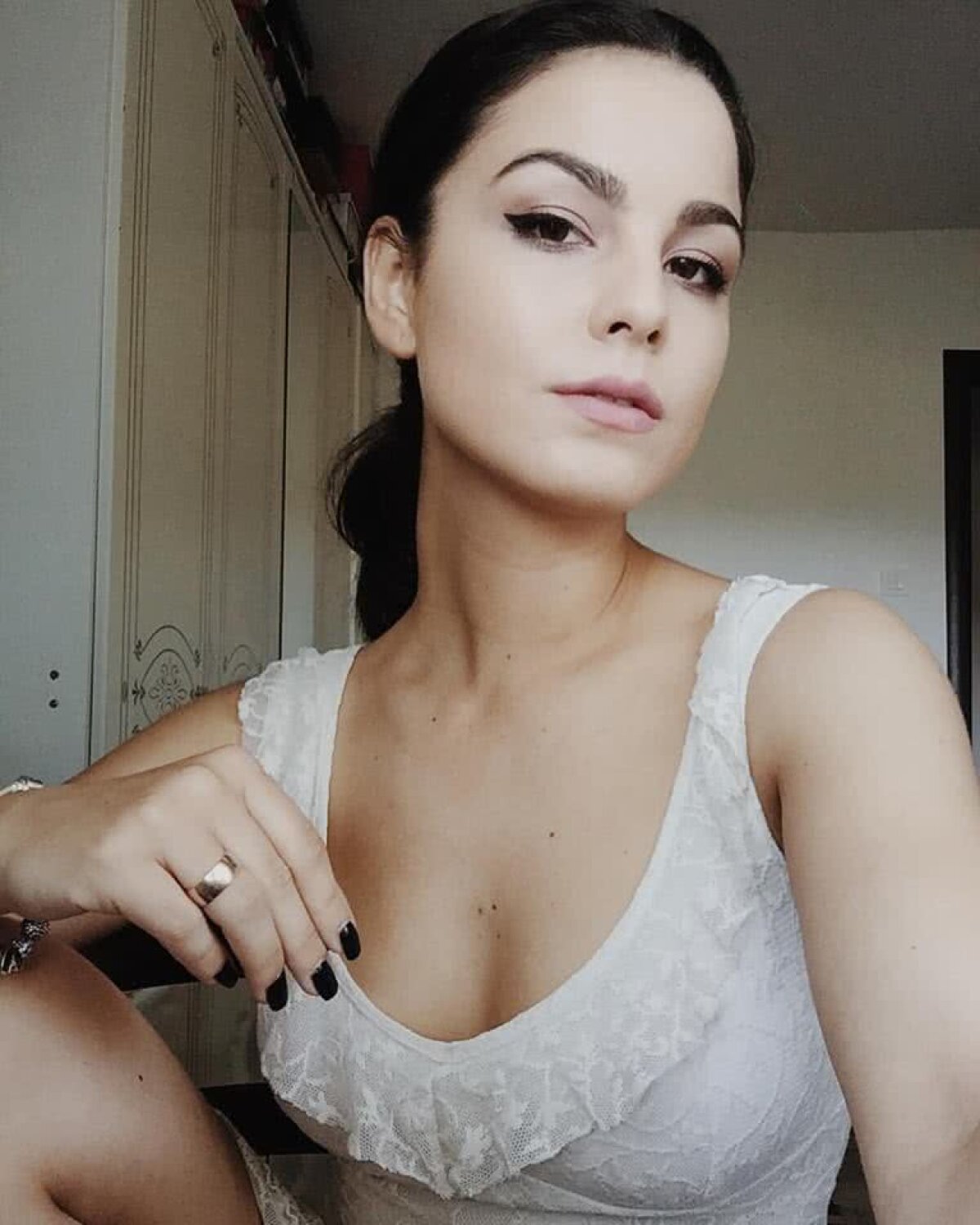 GALERIE FOTO Alexandra arată impecabil, iubește baschetul și tenisul, merge cu rolele prin parc și îi place să înoate