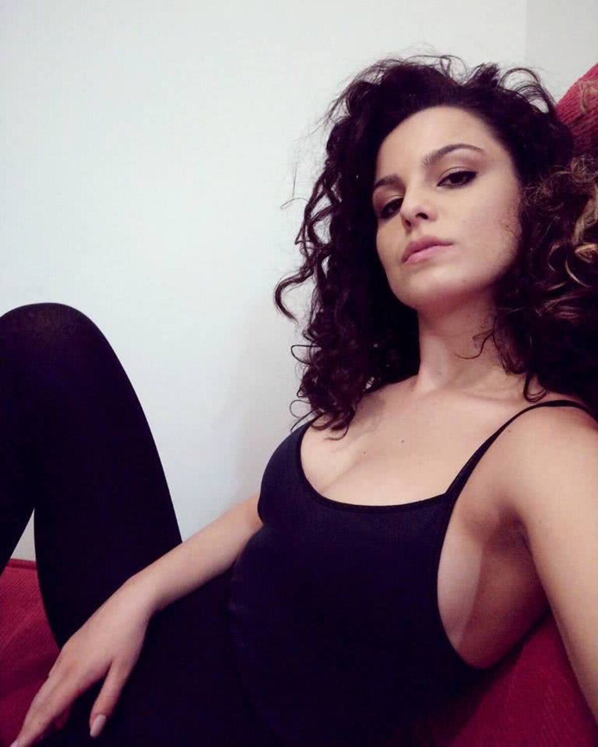 GALERIE FOTO Alexandra arată impecabil, iubește baschetul și tenisul, merge cu rolele prin parc și îi place să înoate