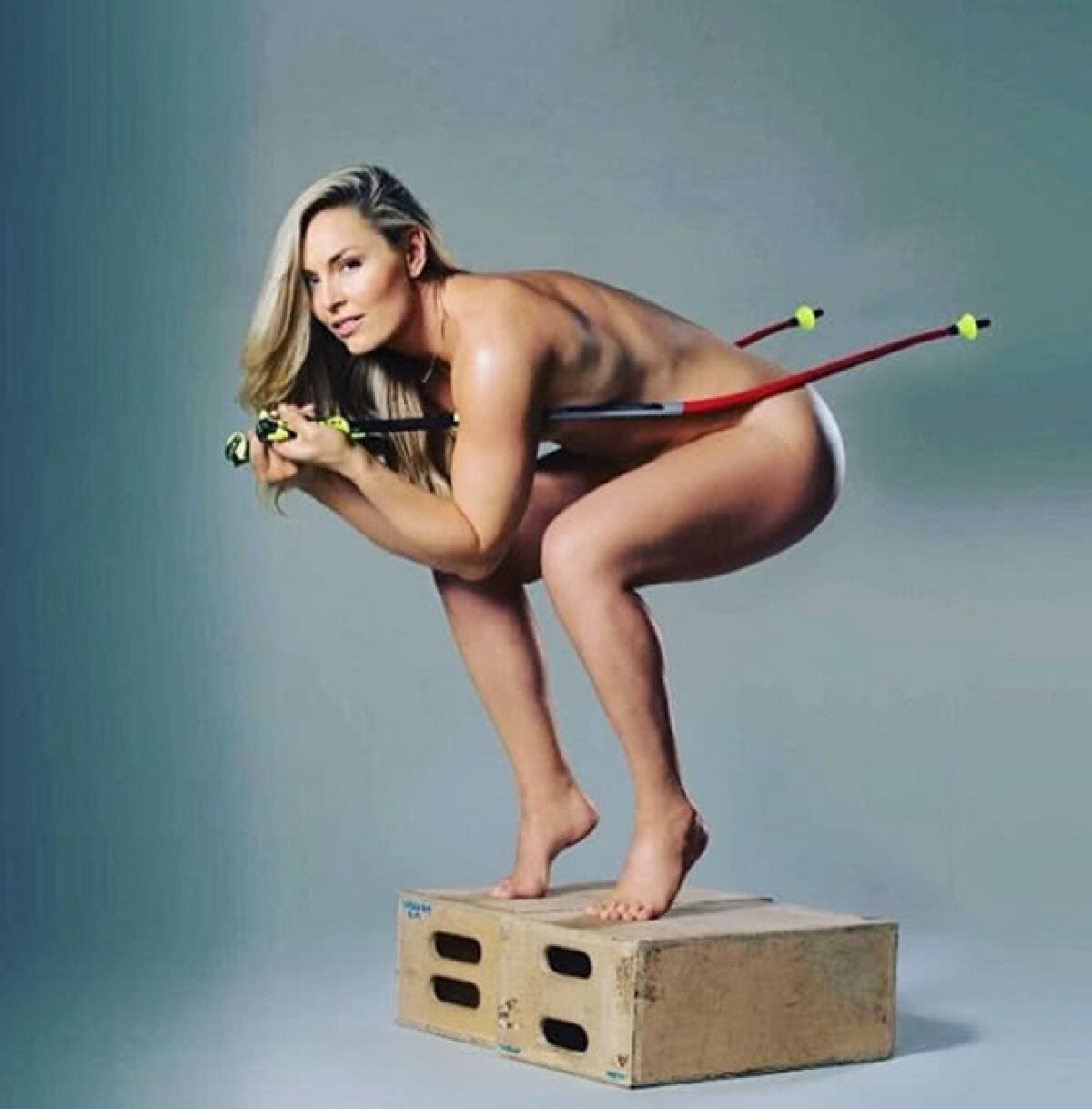 FOTO Retrasă din activitate, Lindsey Vonn face furori în Sports Illustrated Swimsuit!