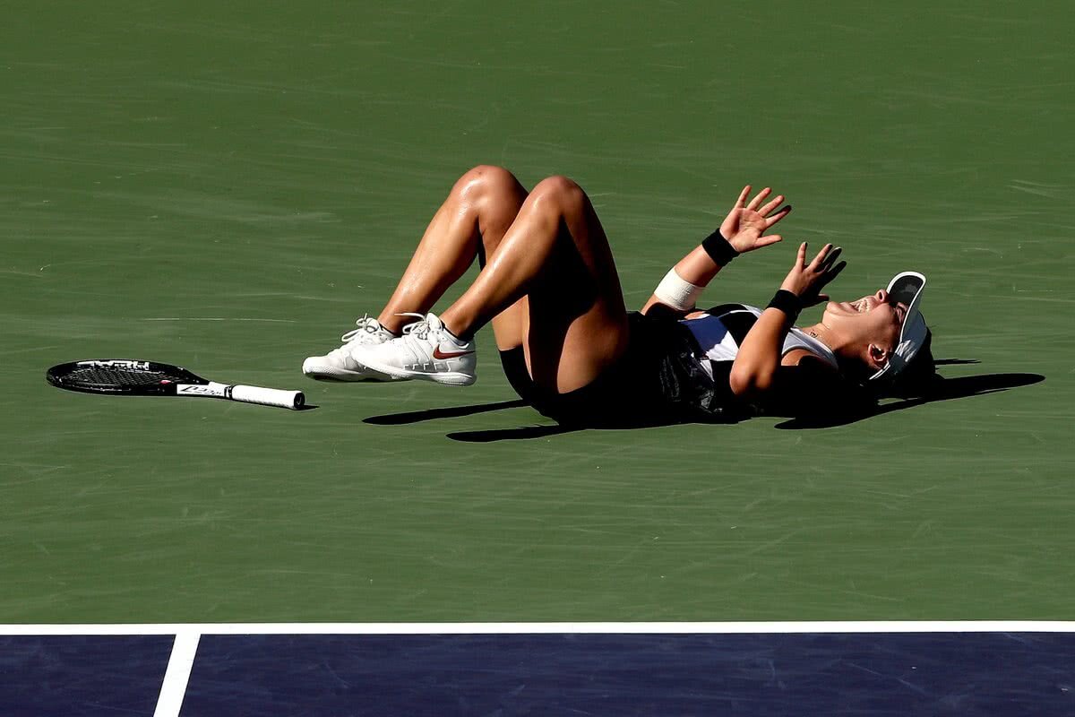 VIDEO+FOTO 18 ani și cât curaj! Bianca Andreescu a învins-o pe Angelique Kerber, 6-4, 3-6, 6-4, și s-a impus la Indian Wells » Simona Halep se menține astfel pe locul 3