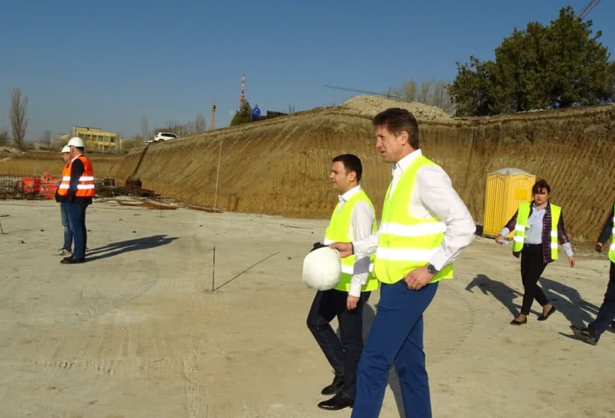 GALERIE FOTO Gică Popescu și ministrul Dezvoltării, în vizită la Ghencea și Giulești » Care este stadiul lucrărilor: „La Ghencea, suntem cam la 8%”