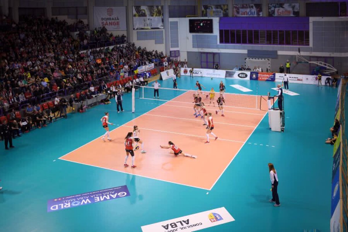 Volei Alba Blaj - Busto Arsizio 0-3 // VIDEO+FOTO Fără istoric! Ardelencele au pierdut categoric, la Sibiu, primul meci al finalei CEV Cup