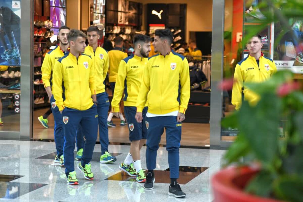 VIDEO+FOTO Naționala U21 s-a relaxat la mall înaintea meciului cu Spania » Românii i-au asaltat pe jucătorii lui Mirel Rădoi pentru poze și autografe