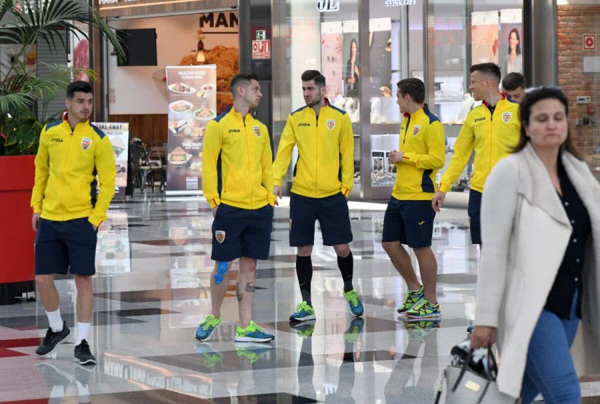 VIDEO+FOTO Naționala U21 s-a relaxat la mall înaintea meciului cu Spania » Românii i-au asaltat pe jucătorii lui Mirel Rădoi pentru poze și autografe