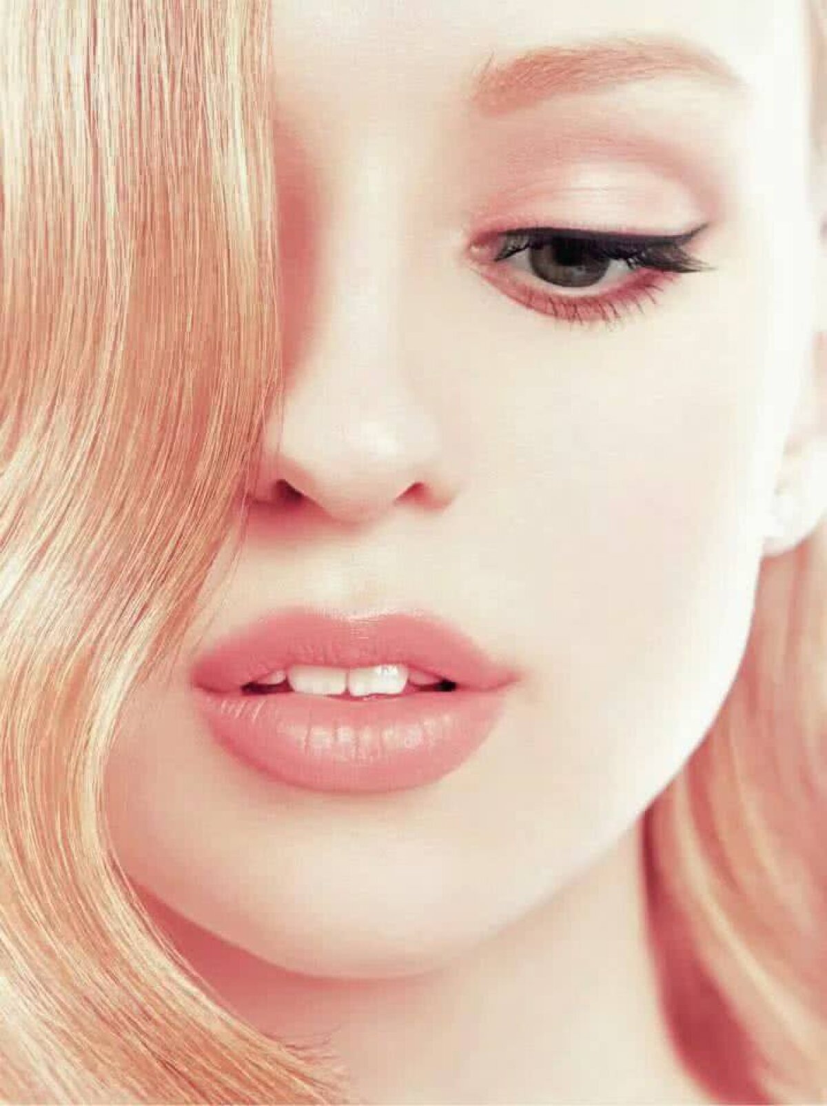 GALERIE FOTO Nika, o imagine nouă și fresh în industria muzicală românească:  "Până și febra musculară mă face să mă simt împlinită"