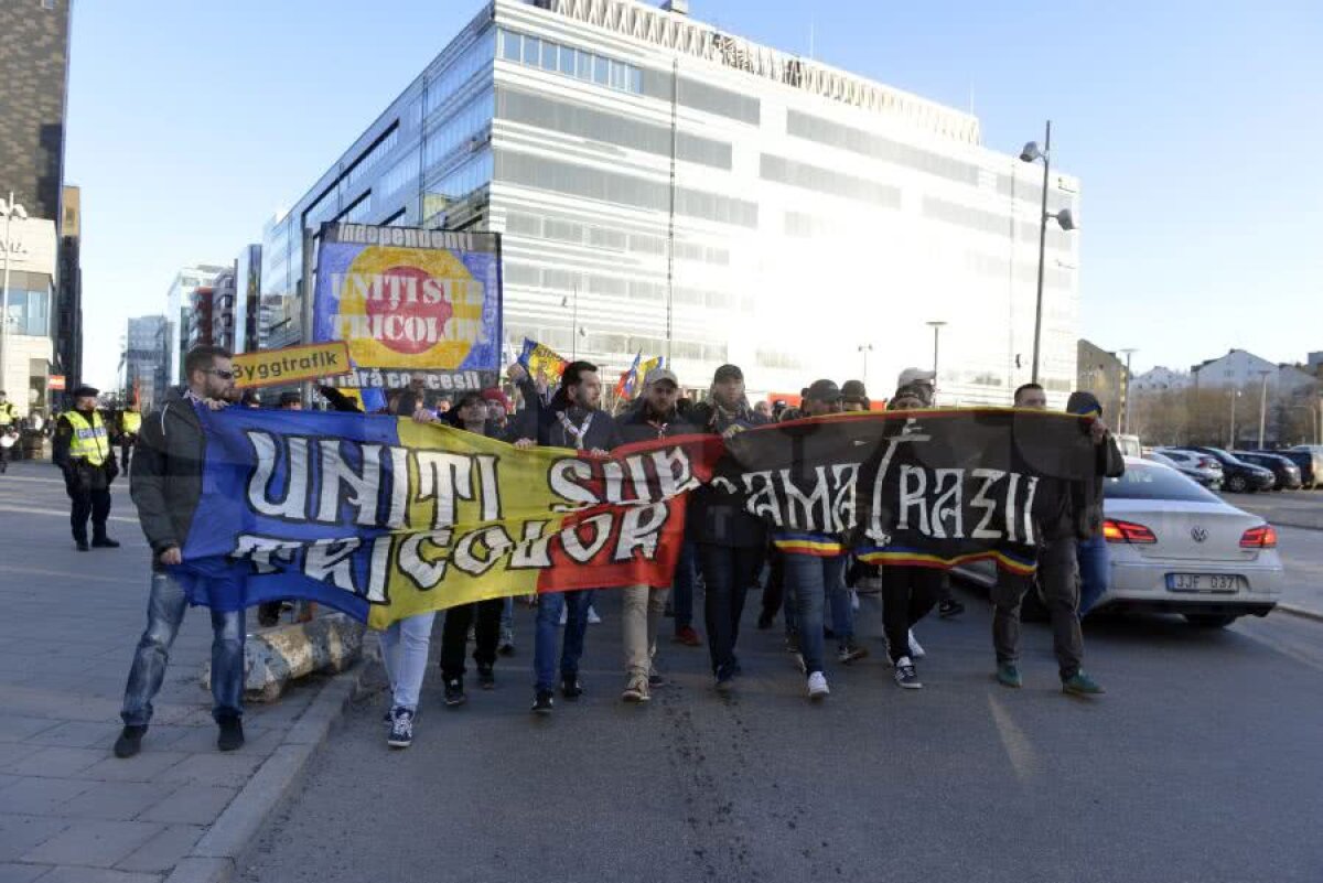 GALERIE FOTO » Mesaj vulgar anti-PSD în fața stadionului pe care se va juca Suedia - România