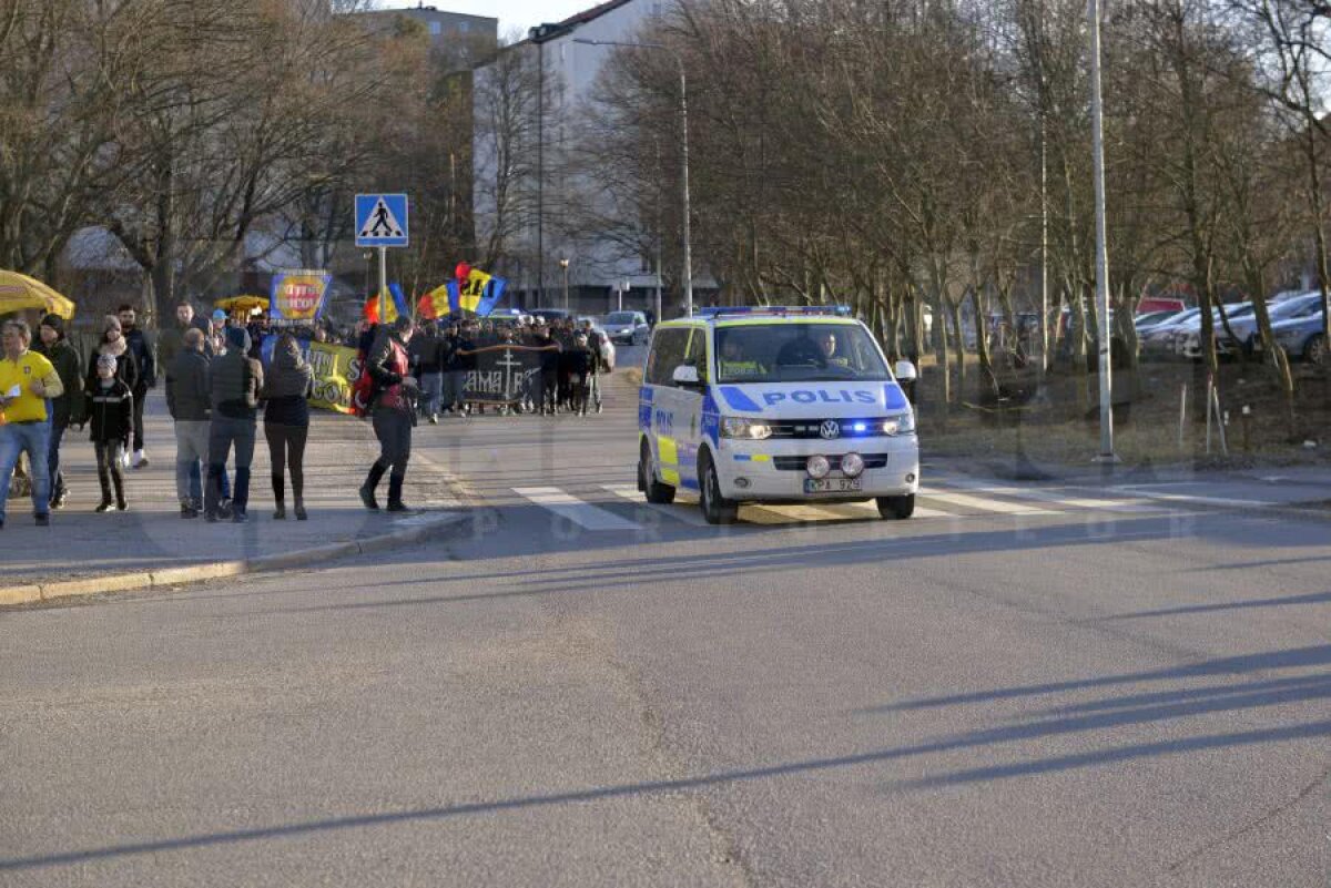 GALERIE FOTO » Mesaj vulgar anti-PSD în fața stadionului pe care se va juca Suedia - România