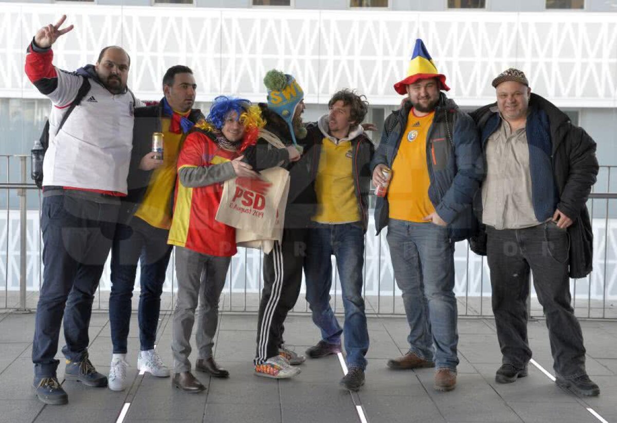 GALERIE FOTO » Mesaj vulgar anti-PSD în fața stadionului pe care se va juca Suedia - România