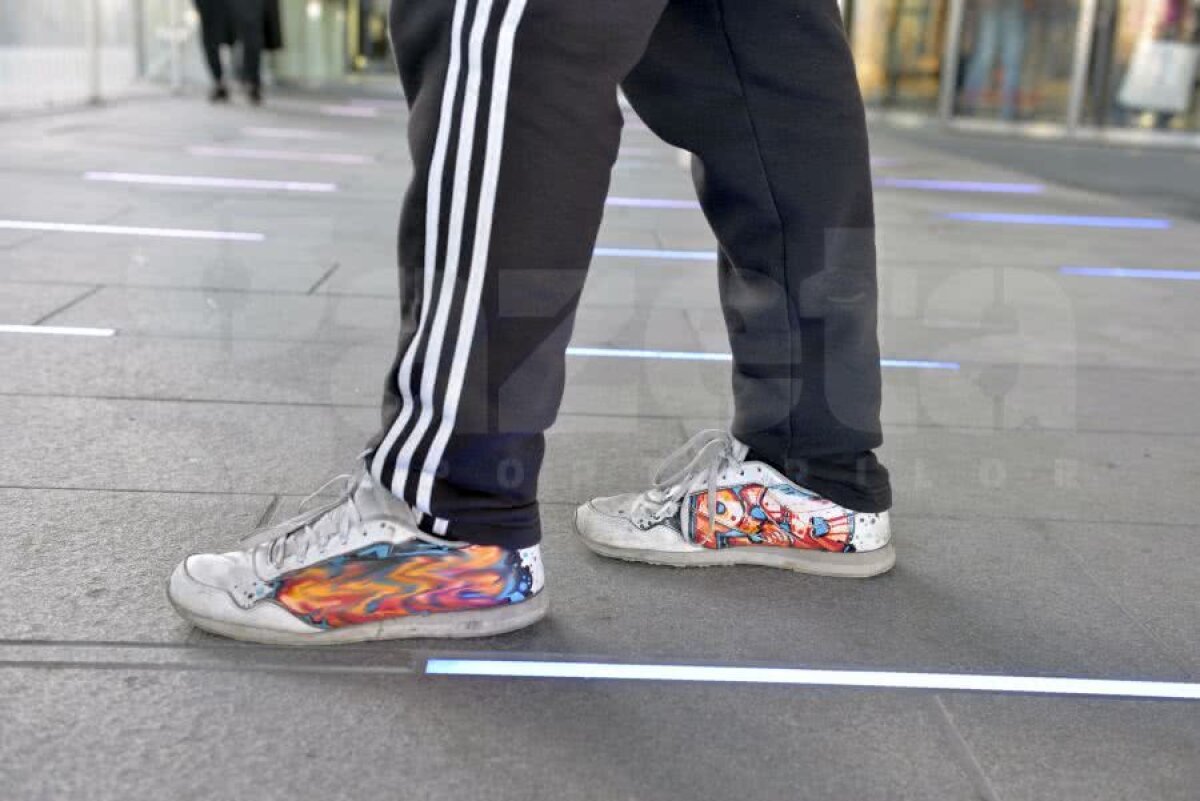 GALERIE FOTO » Mesaj vulgar anti-PSD în fața stadionului pe care se va juca Suedia - România