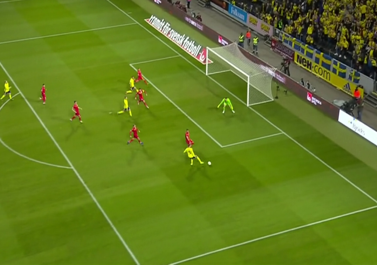 FOTO Suedezul Marcus Berg s-a făcut de râs » Și-a dat cu stângul în dreptul în fața porții României 