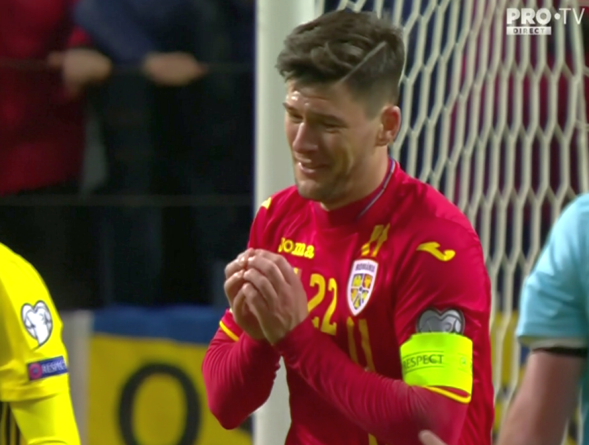 SUEDIA - ROMÂNIA 2-1 // Jucătorii României au cerșit un penalty! Arbitrul englez Michael Oliver nu i-a băgat în seamă