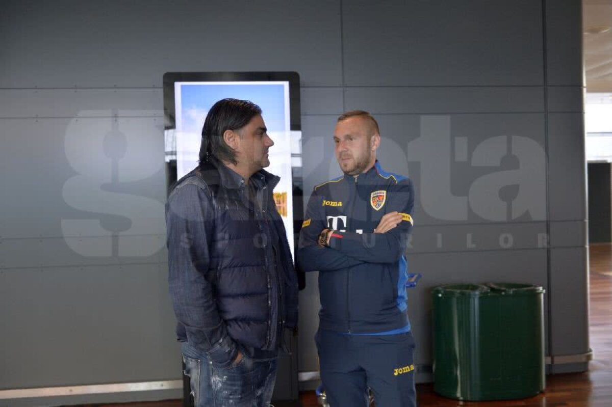 PRELIMINARII EURO 2020 // VIDEO + FOTO Cosmin Contra a băgat un „tricolor” în ședință, chiar pe aeroportul din Stockholm