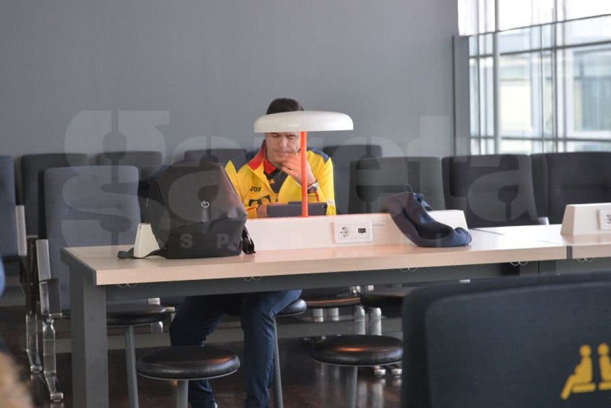 PRELIMINARII EURO 2020 // VIDEO + FOTO Cosmin Contra a băgat un „tricolor” în ședință, chiar pe aeroportul din Stockholm