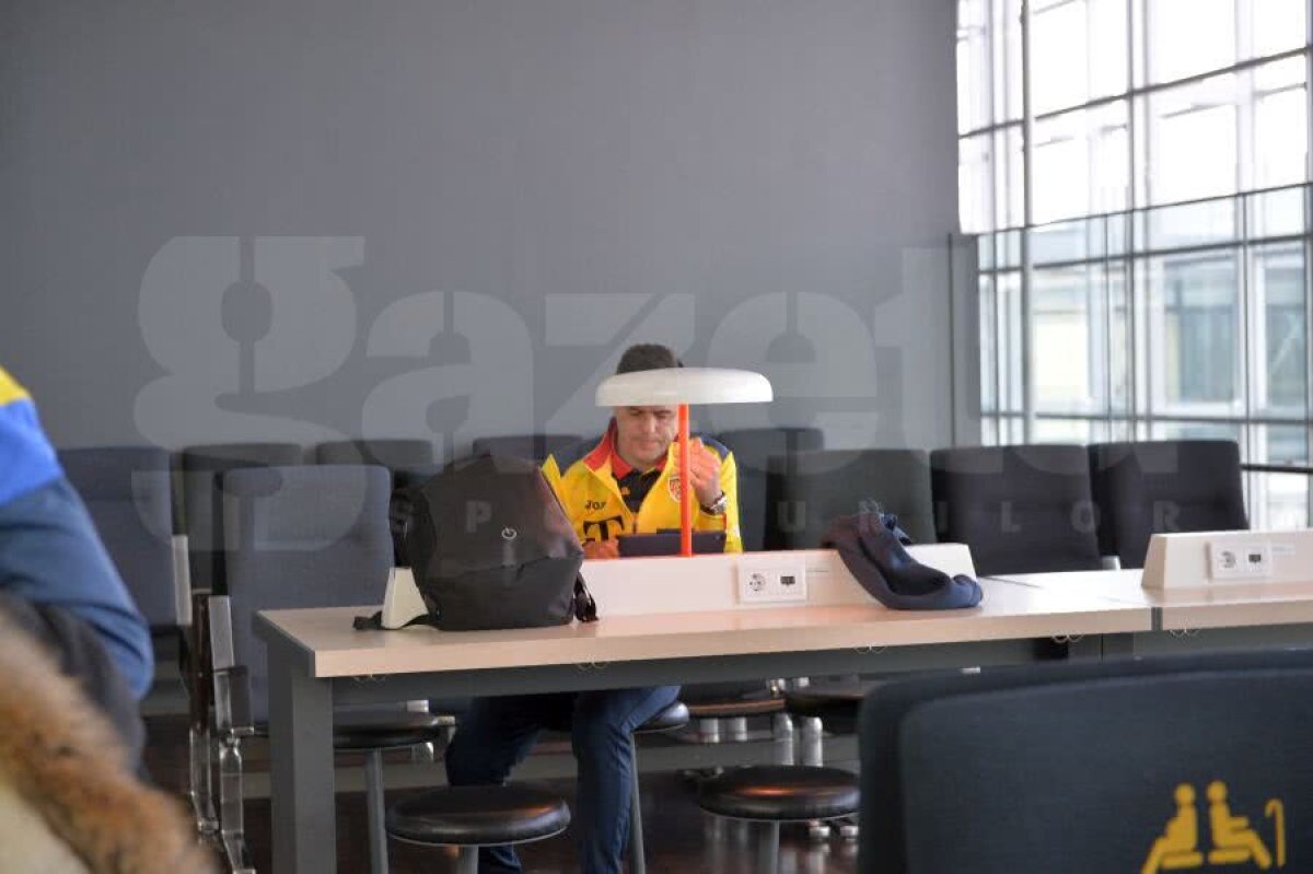 PRELIMINARII EURO 2020 // VIDEO + FOTO Cosmin Contra a băgat un „tricolor” în ședință, chiar pe aeroportul din Stockholm