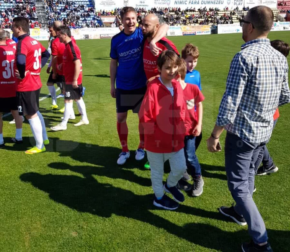 DINAMO - STEAUA 3-3 // VIDEO + FOTO Derby de România, varianta old school » Fotbaliștii adevărați ai României au făcut spectacol într-un Dinamo - Steaua ca pe vremuri: goluri, caterincă și nostalgie