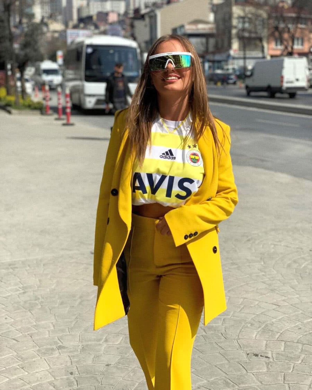 GALERIE FOTO Alexandra Stan are o formație preferată » A primit un tricou personalizat cu numărul 10 de la Fenerbahce: „Cred că acum sunt parte din echipă”