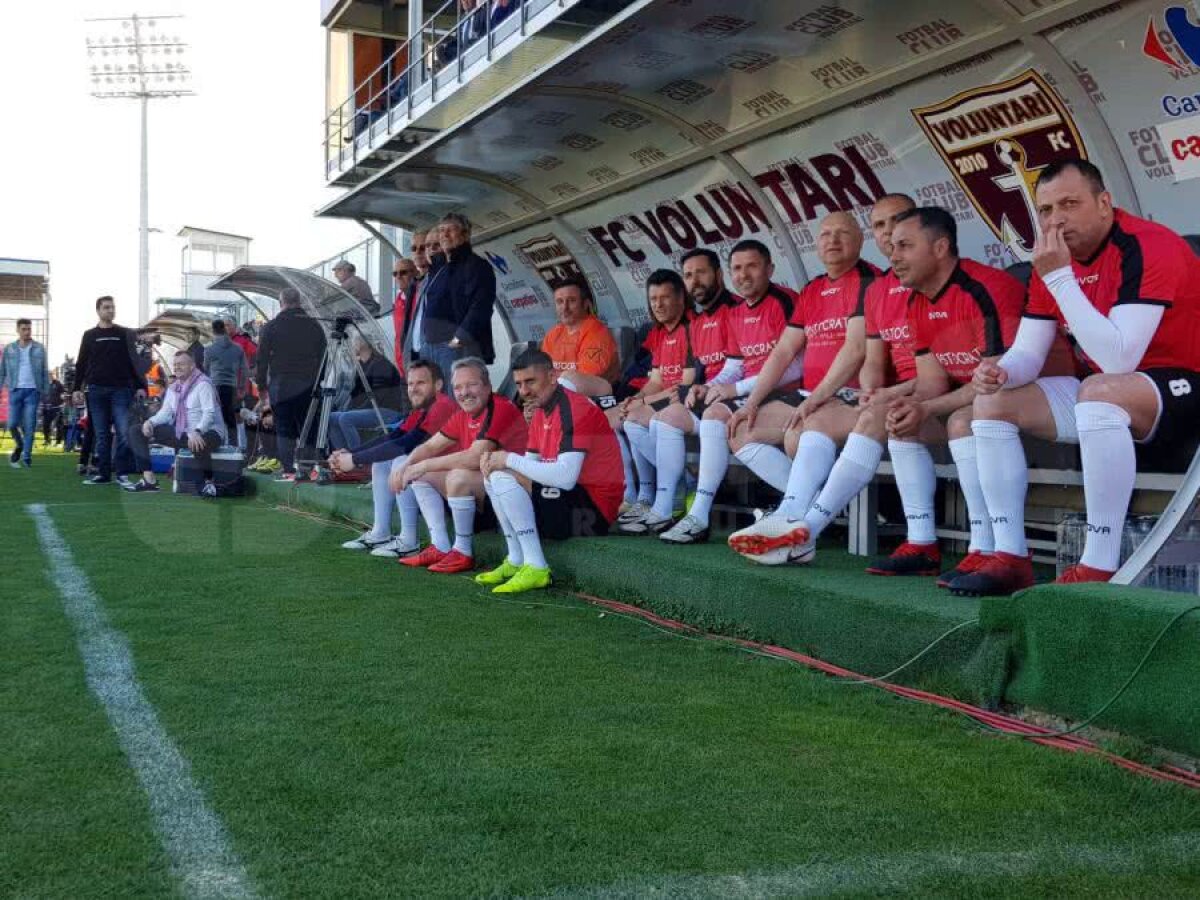 DINAMO - STEAUA 3-3 // VIDEO + FOTO Derby de România, varianta old school » Fotbaliștii adevărați ai României au făcut spectacol într-un Dinamo - Steaua ca pe vremuri: goluri, caterincă și nostalgie