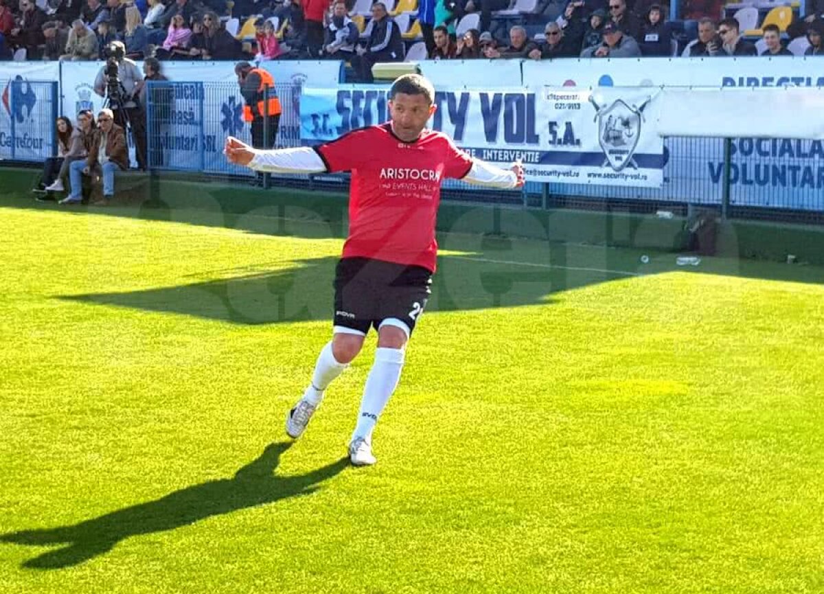 DINAMO - STEAUA 3-3 // VIDEO + FOTO Derby de România, varianta old school » Fotbaliștii adevărați ai României au făcut spectacol într-un Dinamo - Steaua ca pe vremuri: goluri, caterincă și nostalgie