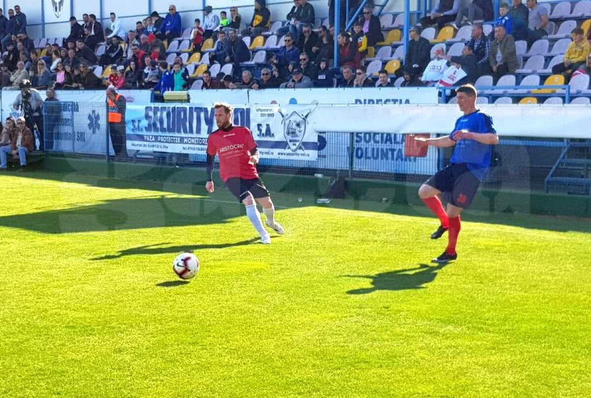 DINAMO - STEAUA 3-3 // VIDEO + FOTO Derby de România, varianta old school » Fotbaliștii adevărați ai României au făcut spectacol într-un Dinamo - Steaua ca pe vremuri: goluri, caterincă și nostalgie