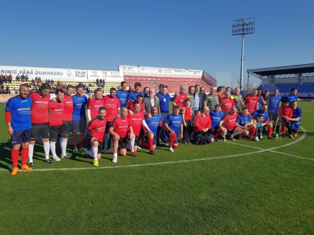 DINAMO - STEAUA 3-3 // VIDEO + FOTO Derby de România, varianta old school » Fotbaliștii adevărați ai României au făcut spectacol într-un Dinamo - Steaua ca pe vremuri: goluri, caterincă și nostalgie