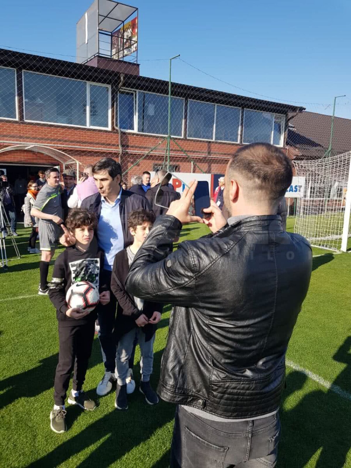 DINAMO - STEAUA 3-3 // VIDEO + FOTO Derby de România, varianta old school » Fotbaliștii adevărați ai României au făcut spectacol într-un Dinamo - Steaua ca pe vremuri: goluri, caterincă și nostalgie