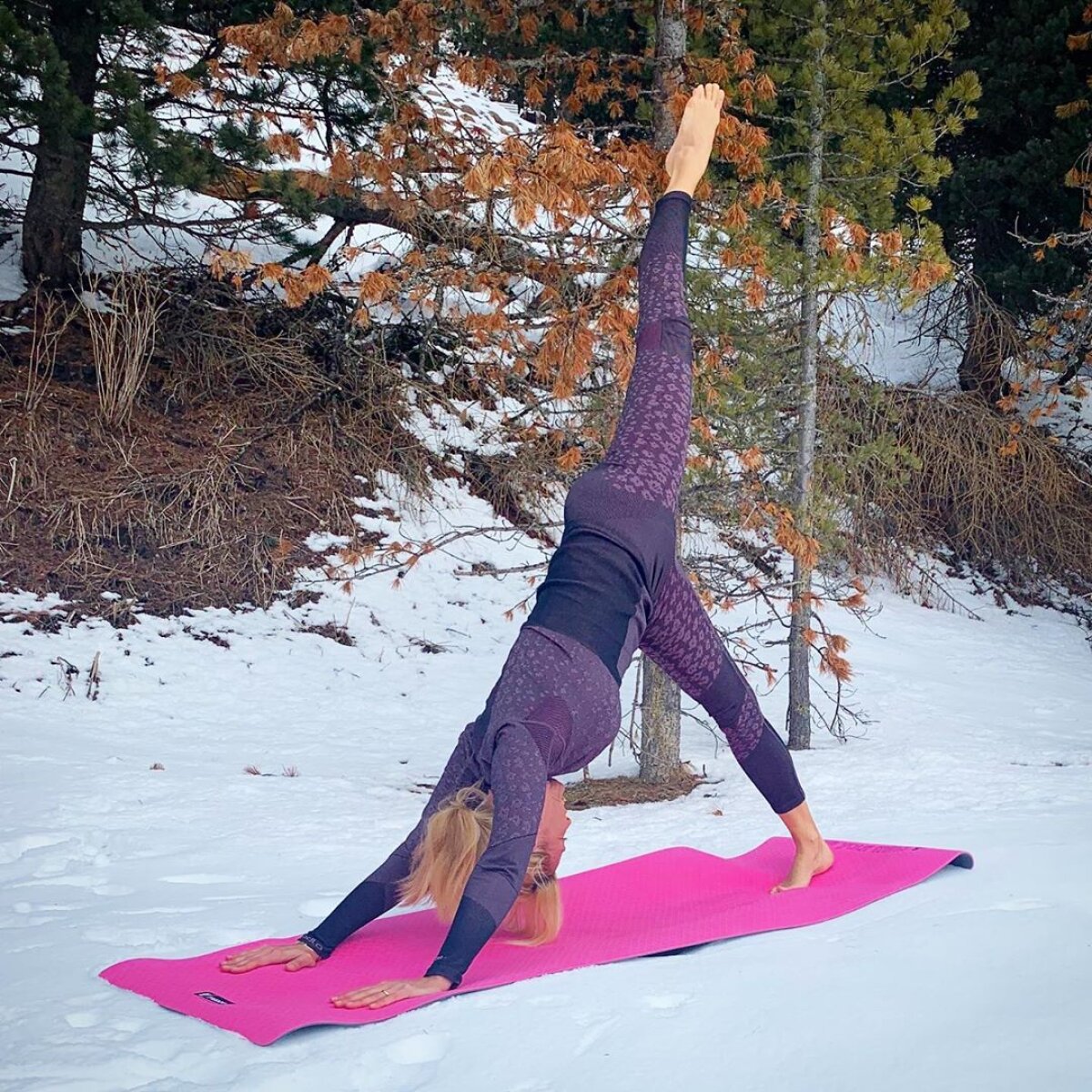 FOTO Italianca fără vârstă » N-ai să ghicești câți ani are această prezentatoare sportivă pasionată de schi alpin și de gimnastică