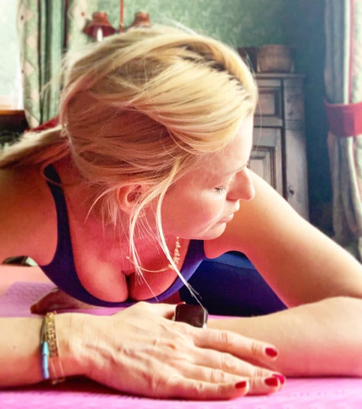 FOTO Italianca fără vârstă » N-ai să ghicești câți ani are această prezentatoare sportivă pasionată de schi alpin și de gimnastică