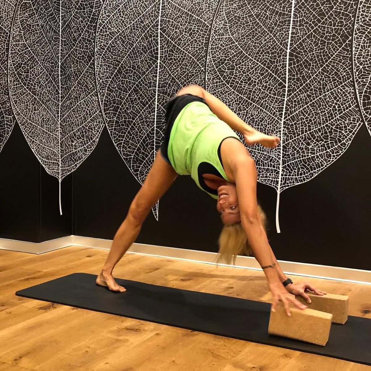 FOTO Italianca fără vârstă » N-ai să ghicești câți ani are această prezentatoare sportivă pasionată de schi alpin și de gimnastică