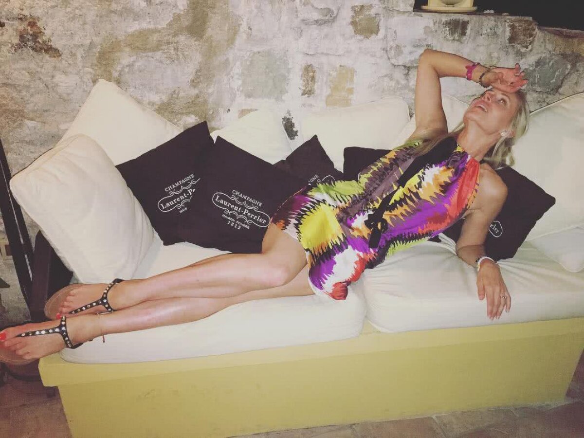 FOTO Cadou pentru victoria soțului » S-a pozat sexy pentru el, însă fotografia a ajuns pe net!