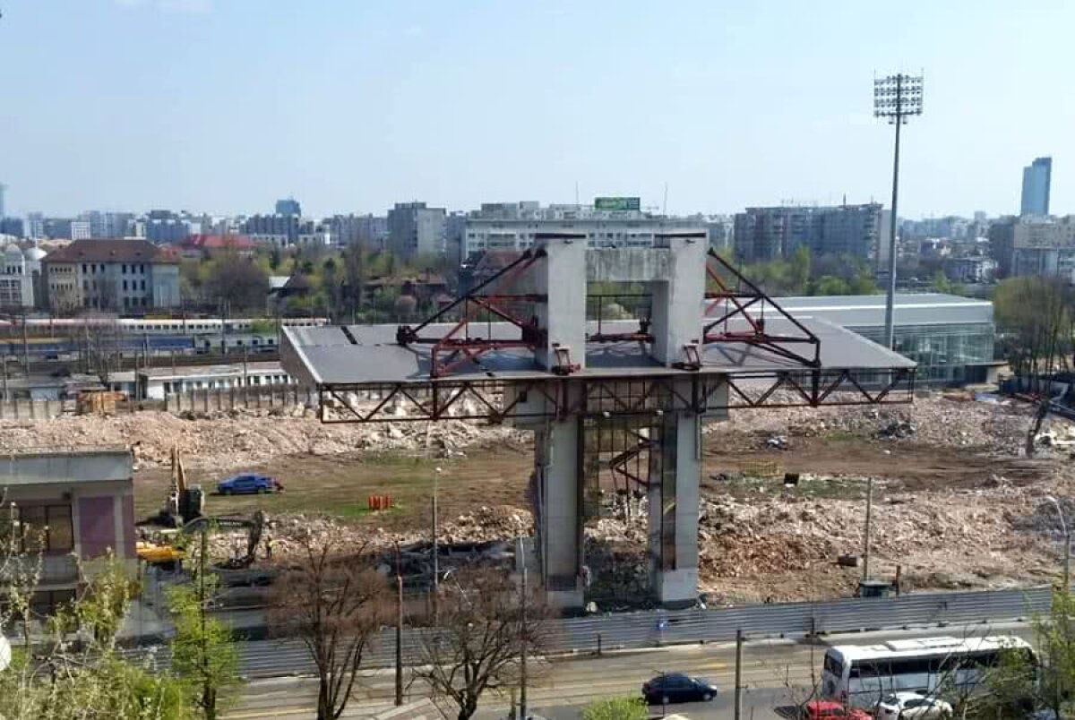 FOTO Stadionul Rapid, 90% pus la pământ! „Oficiala” a fost demolată în 60 de minute și a mai rămas în picioare doar o parte dintr-o peluză