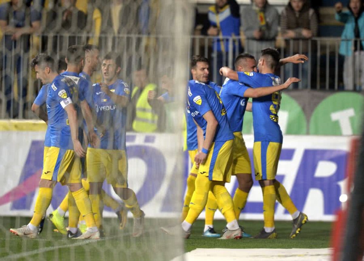 PETROLUL - U CLUJ 1-0 // VIDEO+FOTO Petrolul reușește o victorie importantă la primul meci cu Gheorghe Mulțescu pe bancă » Gol superb al lui Robert Moldoveanu