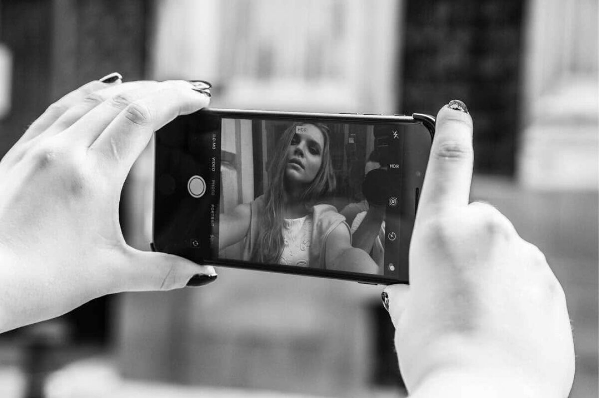 GALERIE FOTO Încinge mințile tuturor » DJ Layla face ravagii în întreaga lume! Ăsta e secretul puștoaicei de 21 de ani