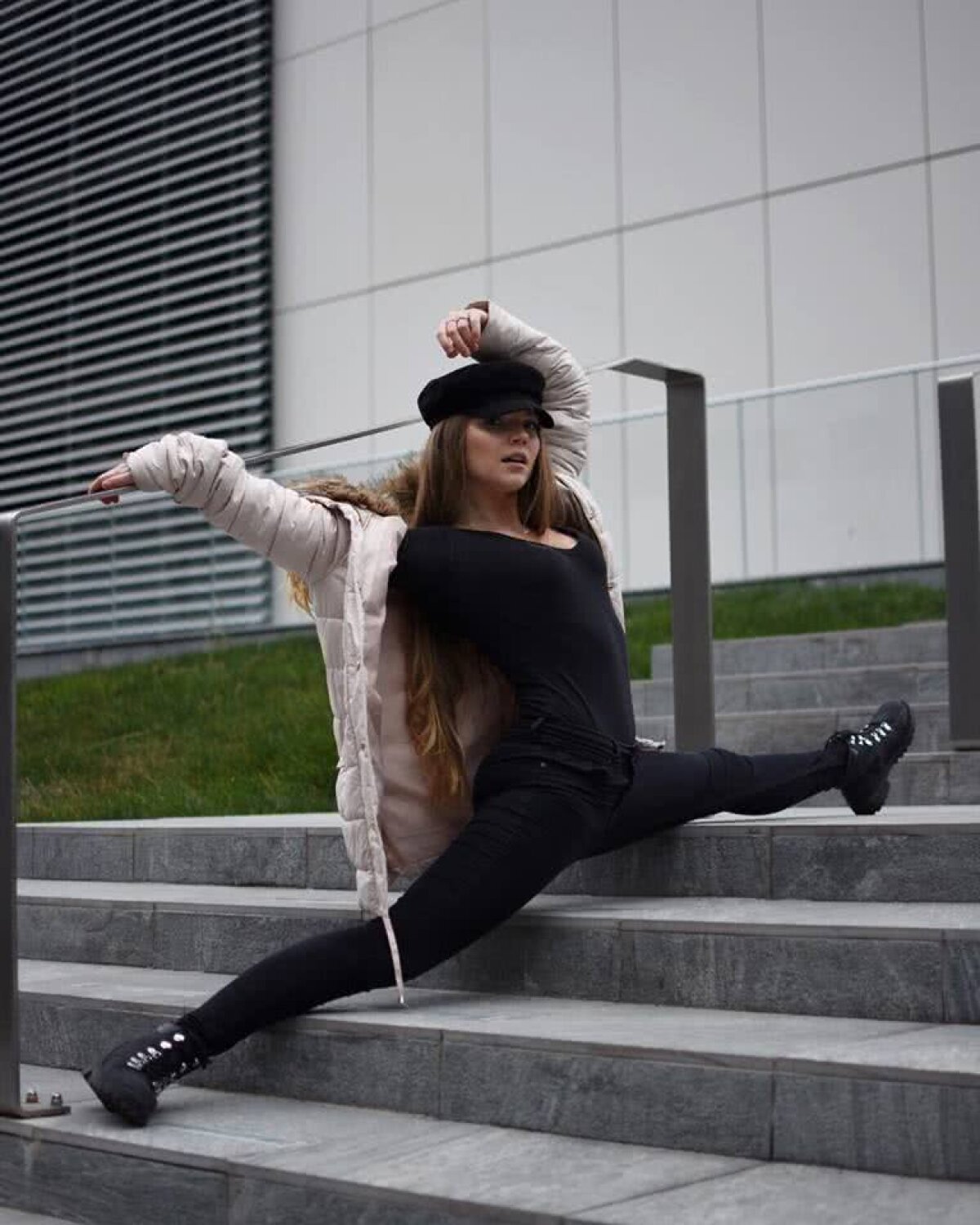 GALERIE FOTO Încinge mințile tuturor » DJ Layla face ravagii în întreaga lume! Ăsta e secretul puștoaicei de 21 de ani