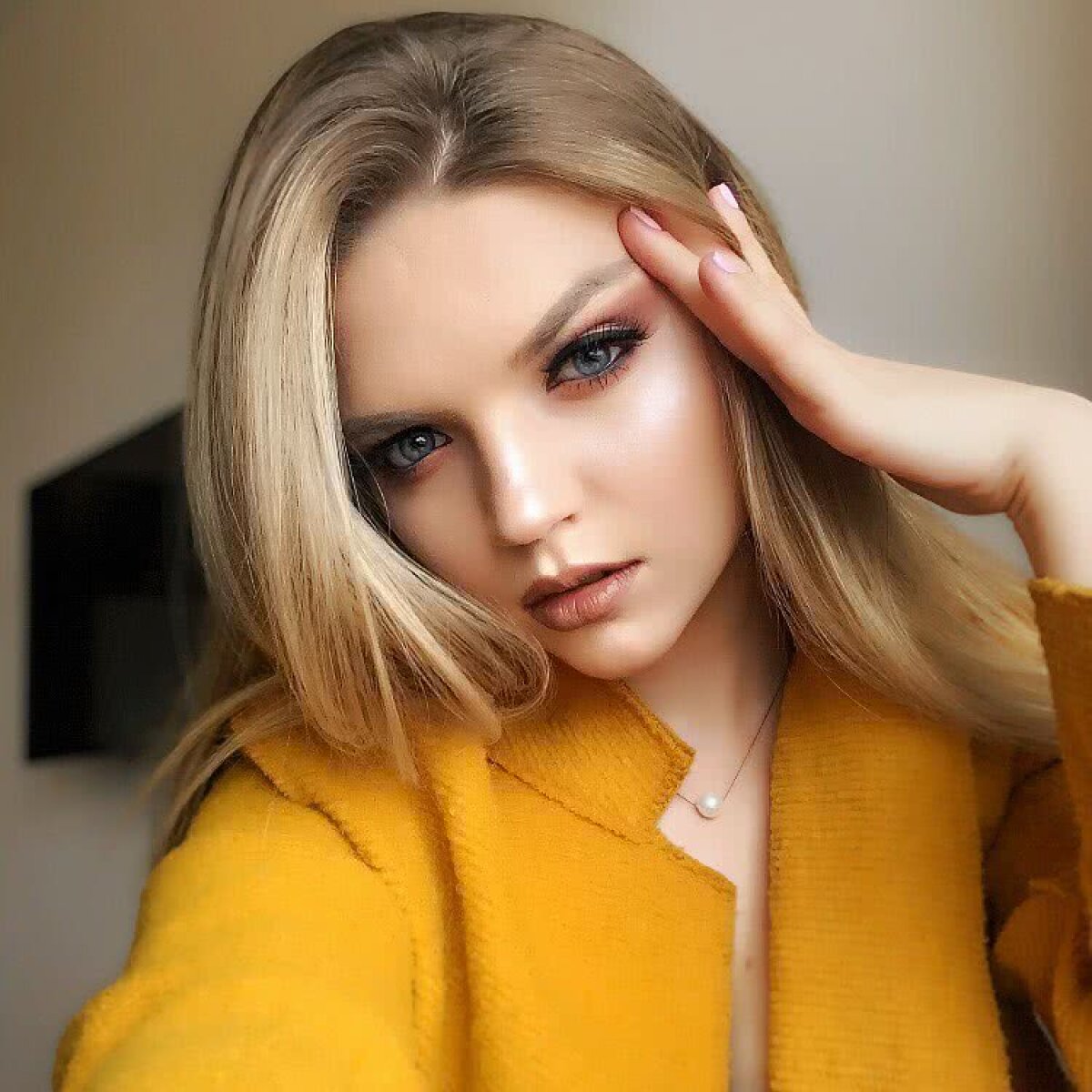 GALERIE FOTO Încinge mințile tuturor » DJ Layla face ravagii în întreaga lume! Ăsta e secretul puștoaicei de 21 de ani