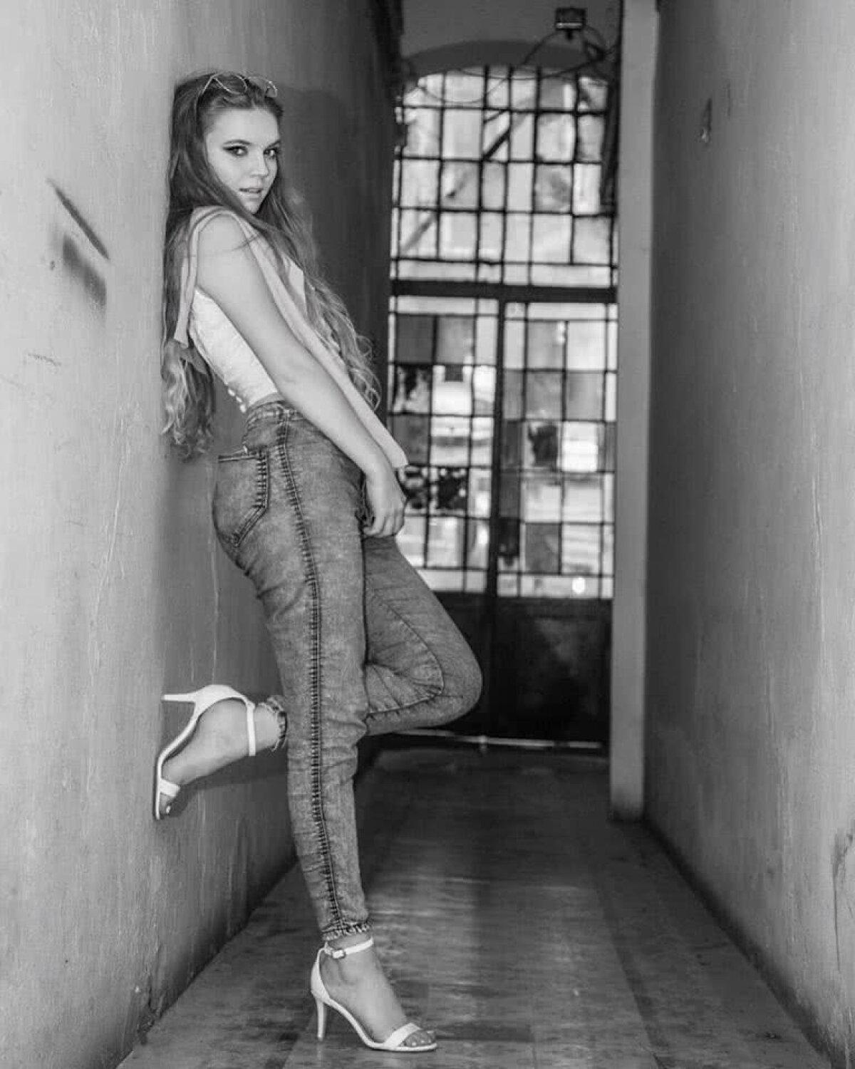 GALERIE FOTO Încinge mințile tuturor » DJ Layla face ravagii în întreaga lume! Ăsta e secretul puștoaicei de 21 de ani