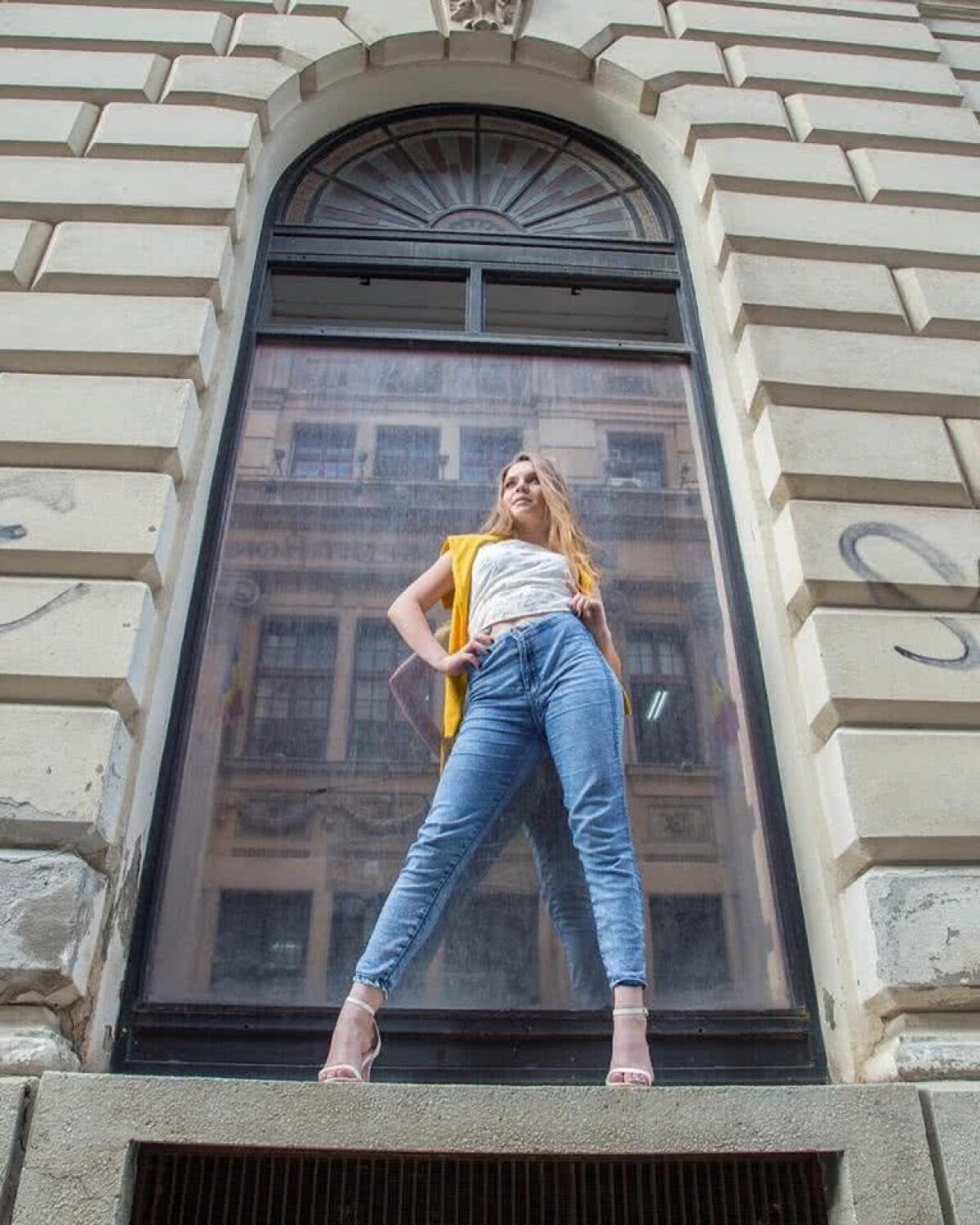 GALERIE FOTO Încinge mințile tuturor » DJ Layla face ravagii în întreaga lume! Ăsta e secretul puștoaicei de 21 de ani