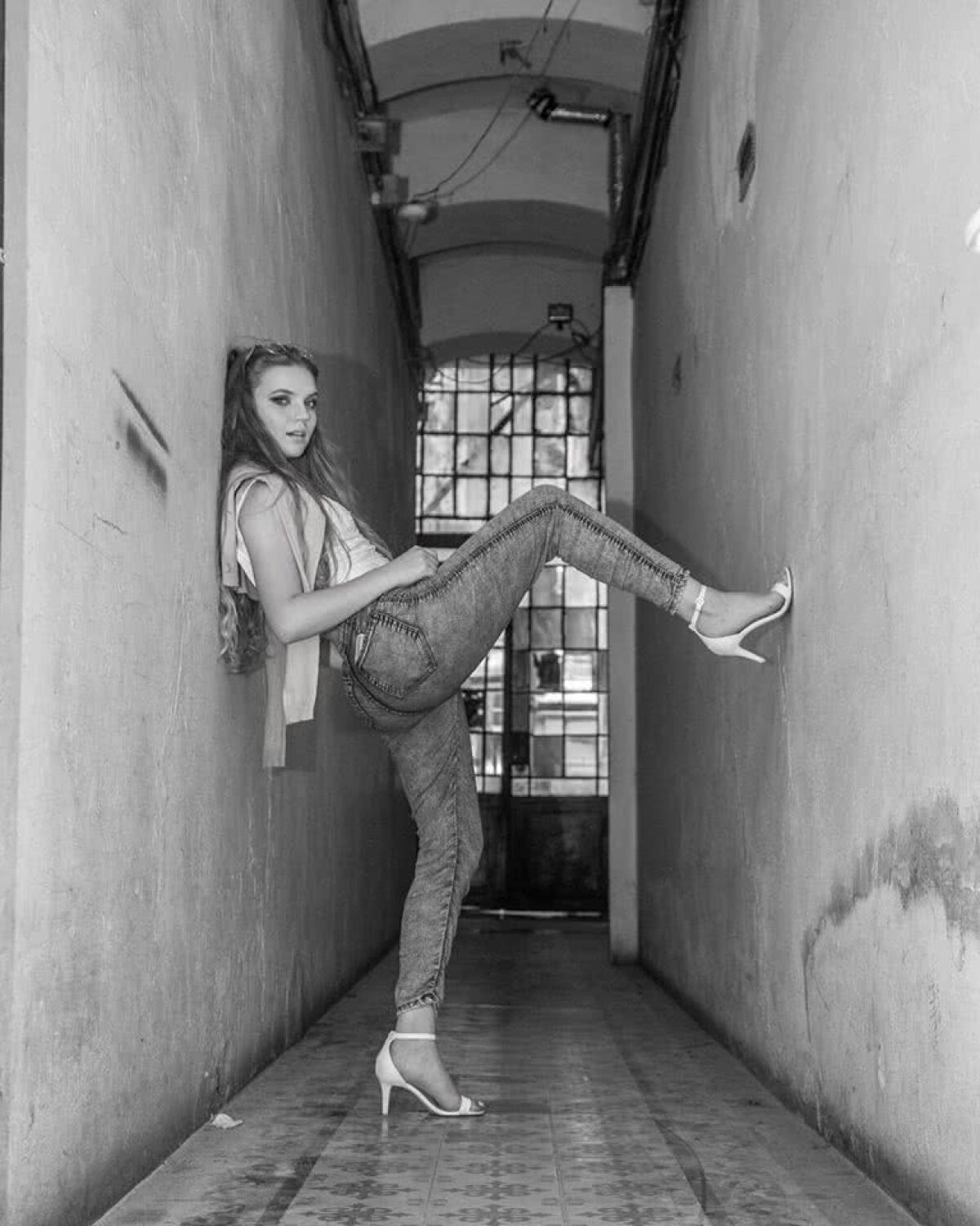 GALERIE FOTO Încinge mințile tuturor » DJ Layla face ravagii în întreaga lume! Ăsta e secretul puștoaicei de 21 de ani