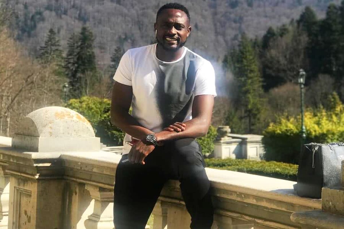 DINAMO // GALERIE FOTO Simon Zenke și Parfait Mandanda, plimbare la Sinaia » „Câinii” au luat cu asalt Castelul Peleș