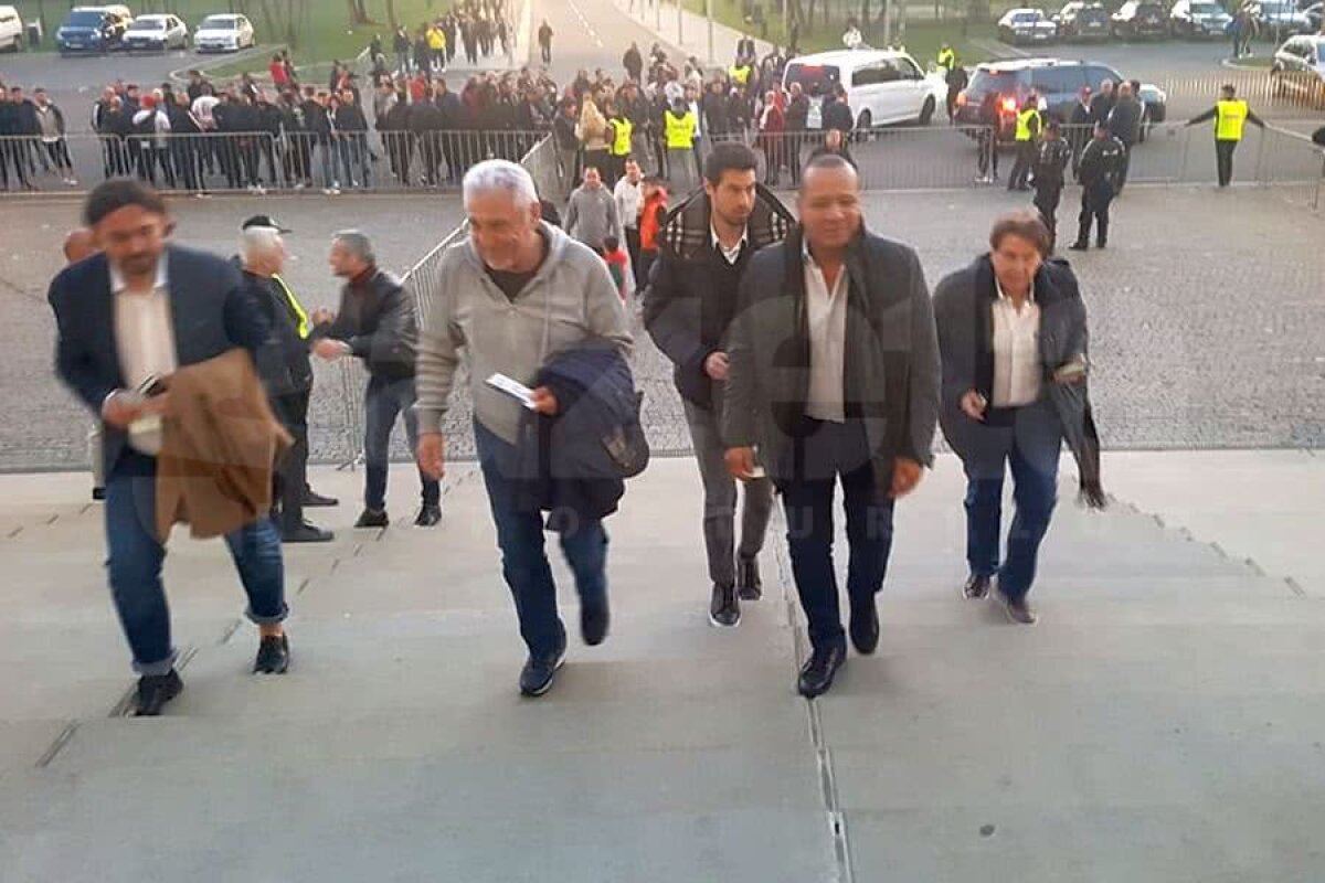 FCSB - CS U CRAIOVA // VIDEO Ce surpriză! Eusebio Di Francesco, fostul antrenor al lui AS Roma, e prezent la meci + Giovanni, Pini Zahavi și tatăl lui Neymar au ajuns la stadion