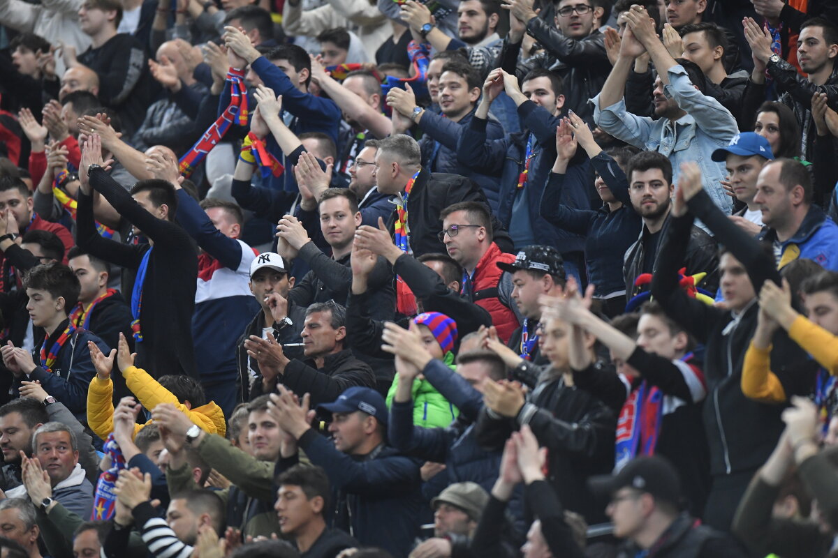 FCSB -  CS U CRAIOVA 3-2 // FOTO + VIDEO Atmosferă încinsă la derby: nervi, fumigene și culoare + ultrașii steliști l-au atacat pe Gică Craioveanu » Cele mai tari imagini