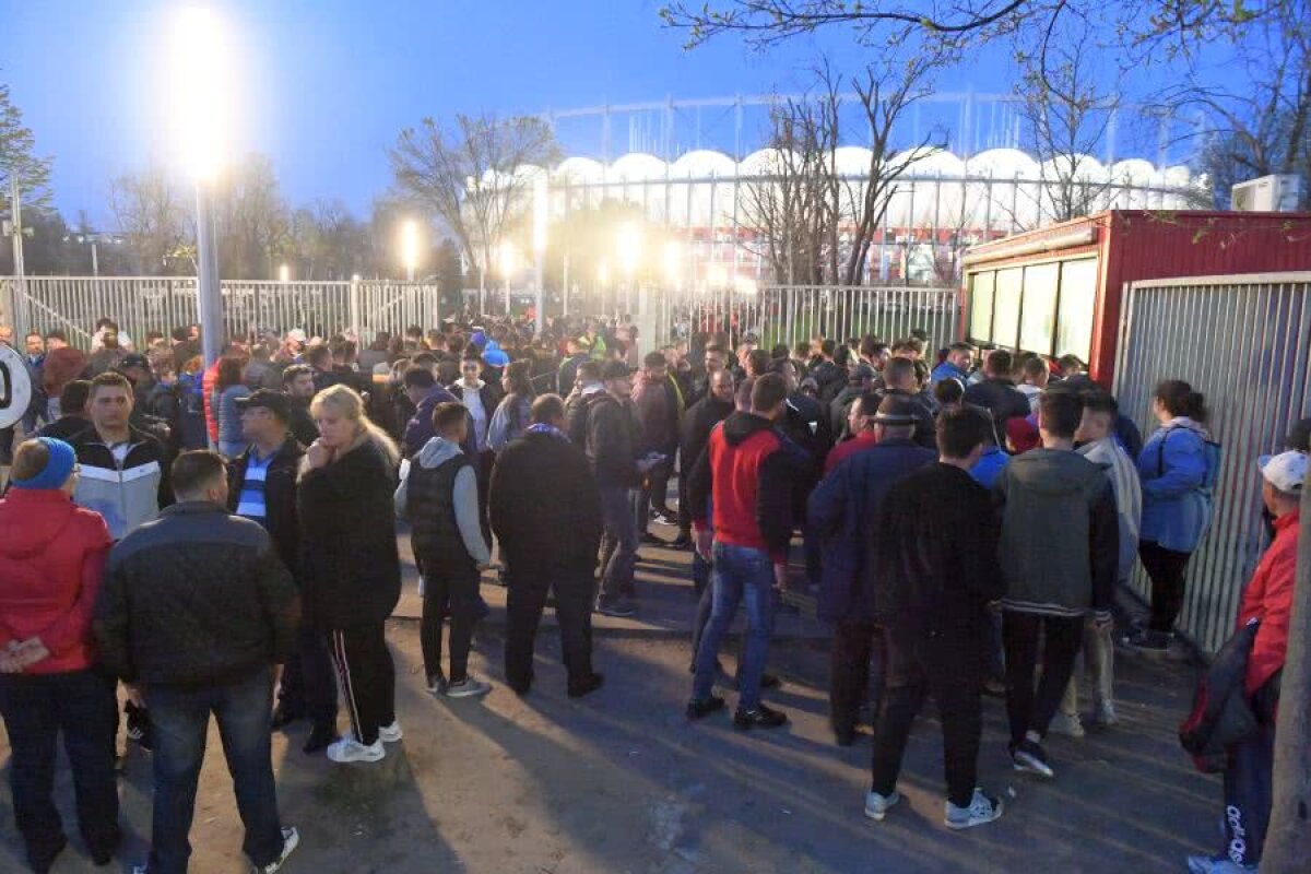 FCSB -  CS U CRAIOVA 3-2 // FOTO + VIDEO Atmosferă încinsă la derby: nervi, fumigene și culoare + ultrașii steliști l-au atacat pe Gică Craioveanu » Cele mai tari imagini